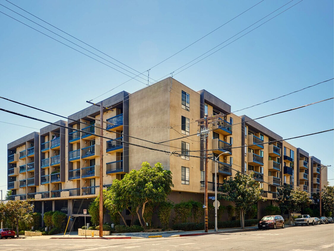 Foto principal - 7320 Hawthorn Ave