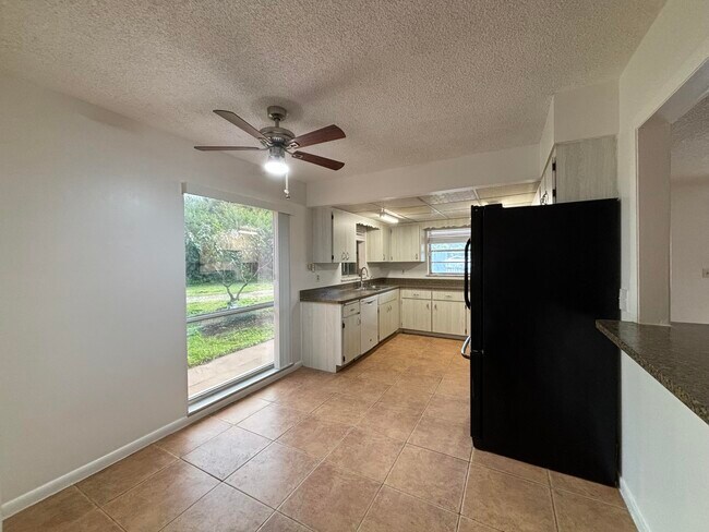 Foto del edificio - 2250 SE Cove Rd