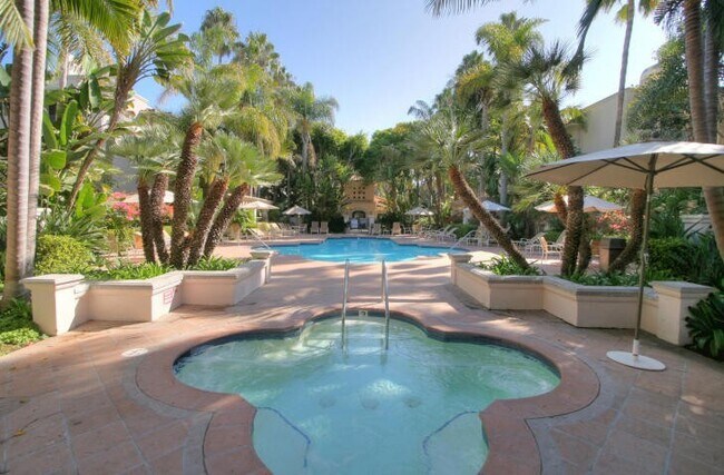 Building Photo - FURNISHED El Escorial One Bdrm- 8 month re...