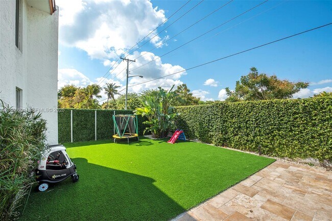 Foto del edificio - 5901 SW 56th Terrace