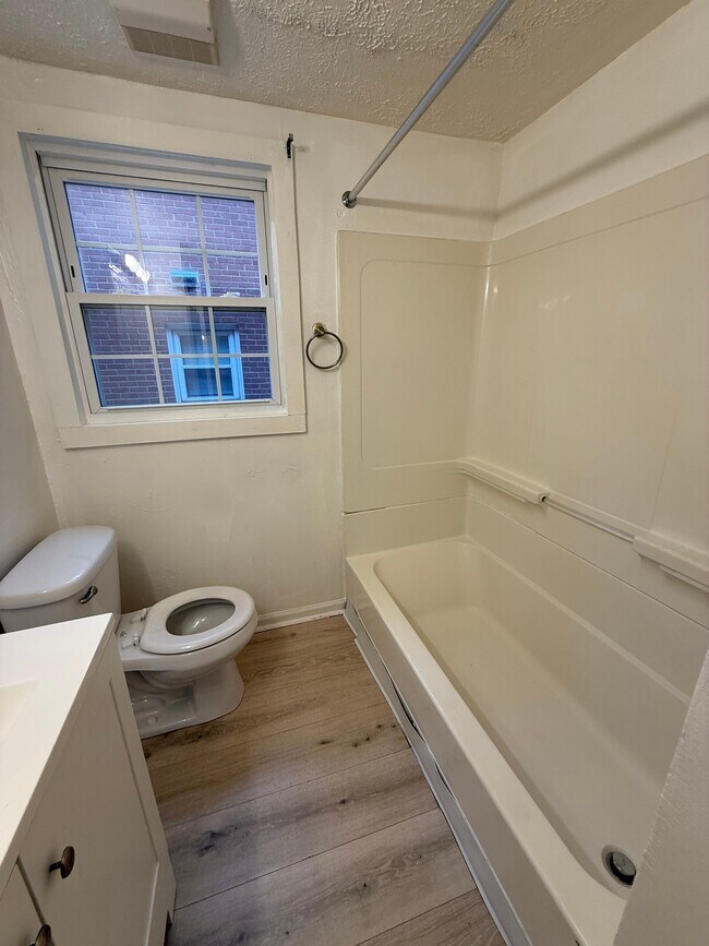 Foto del edificio - 3641 Ingleside Rd