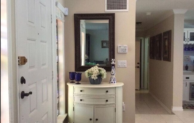 Foto del edificio - Stunning 2-story home offering 3 bedrooms, 2.5 bathrooms, with Pool