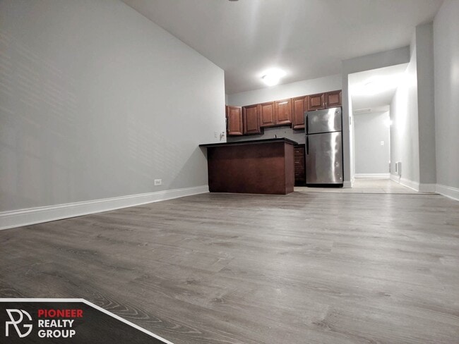 Building Photo - 3641 W Dickens Ave