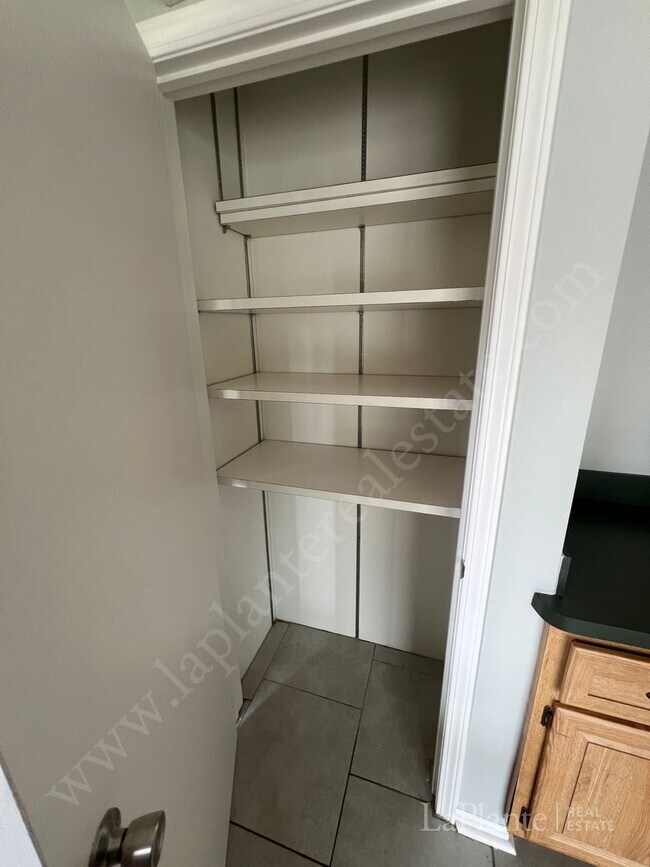 Foto del edificio - 745 Gribbin Ln.