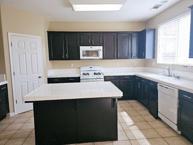 Foto del edificio - 6653 E Braly Ave