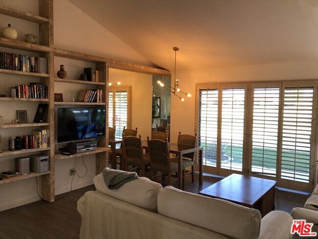 Building Photo - 40590 La Costa Cir E