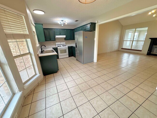 Building Photo - 233 Mariposa Dr