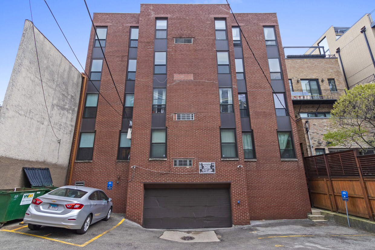 Primary Photo - 636 W Webster Ave