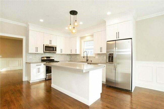 Building Photo - 150 Woodside Ave