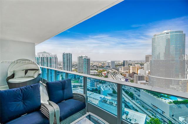 Primary Photo - 200 Biscayne Boulevard Way
