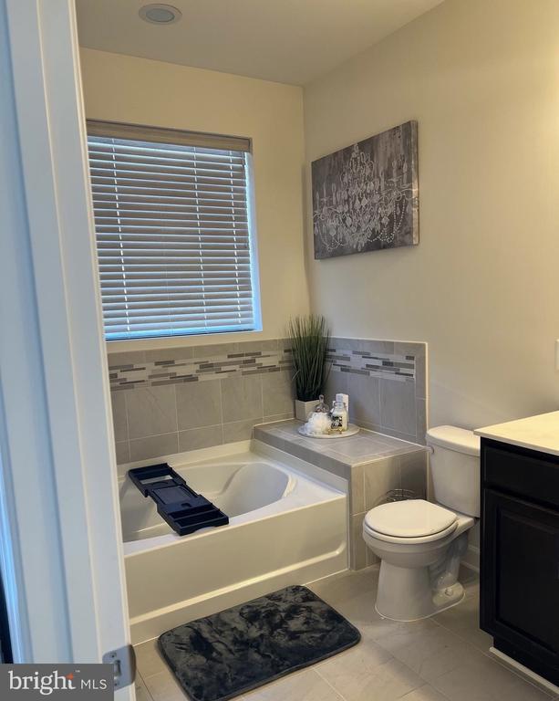 Foto del edificio - 7310 Wood Pond Cir