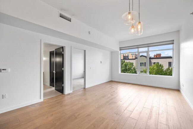 Foto del edificio - Luxurious 1 bedroom in Capital Hill!