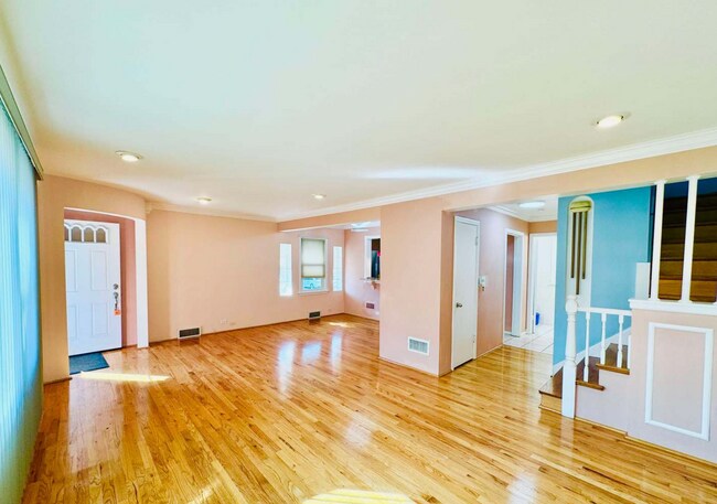 Foto del edificio - 6606 N Damen Ave