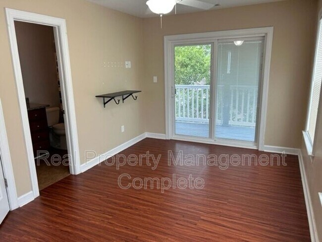 Building Photo - 5001 Killam Ave