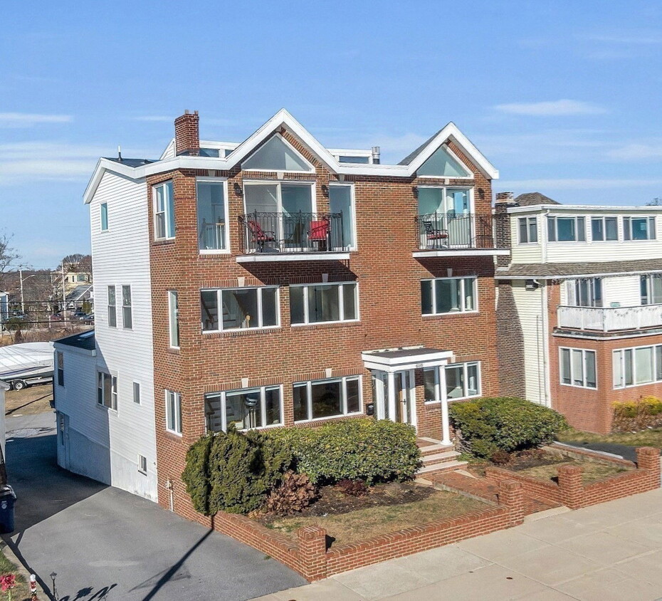 Primary Photo - 658 Revere Beach Blvd