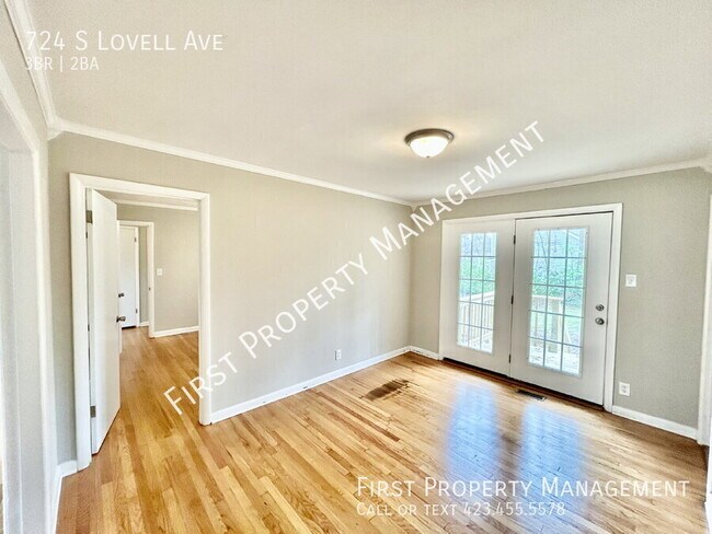 Building Photo - 724 S Lovell Ave