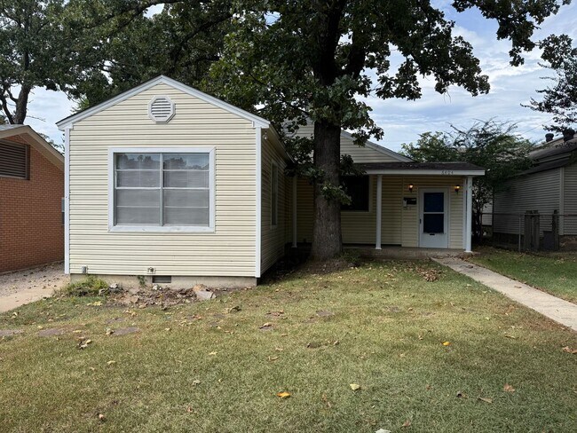 Foto del edificio - 6404 Longwood Rd