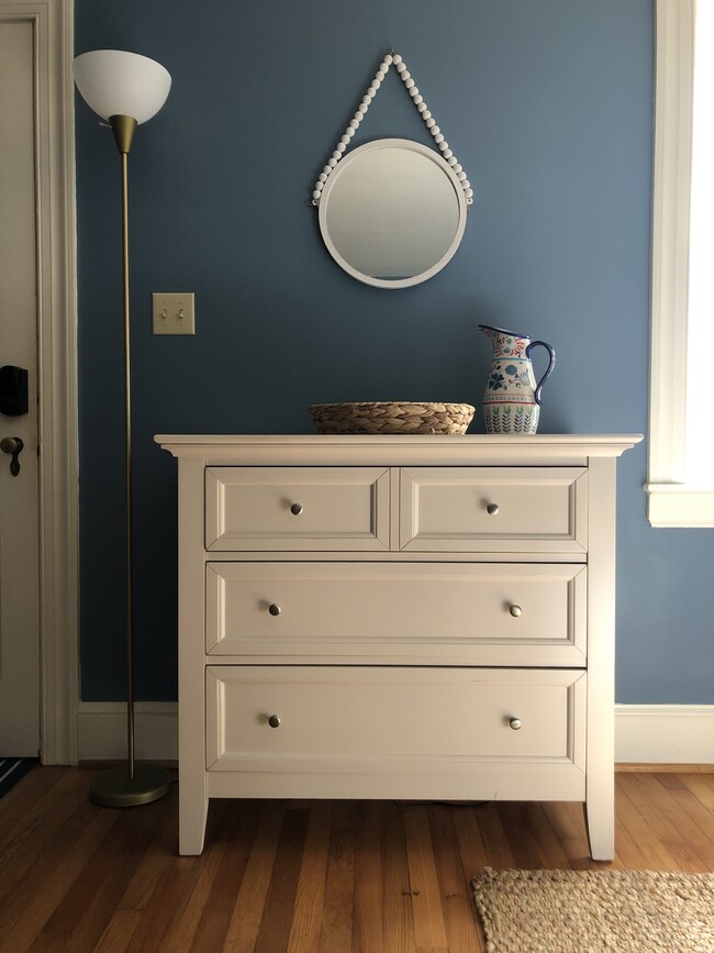 Building Photo - 109 Vintage Ave