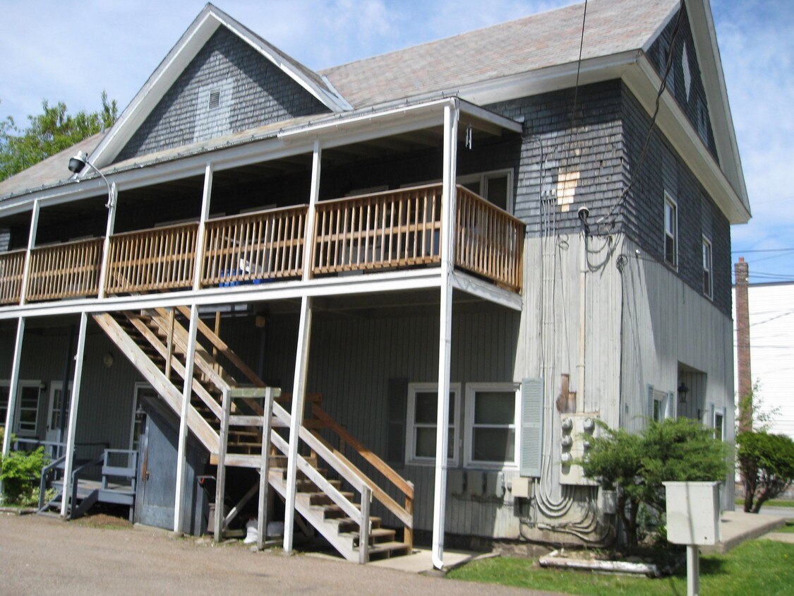 Building Photo - 37 Conger Ave