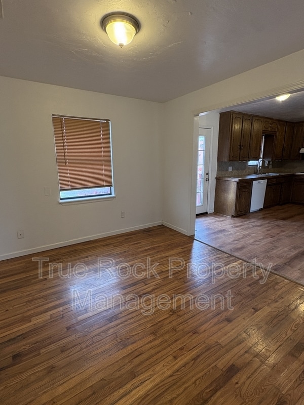 Building Photo - 403 N Hillcrest Ave