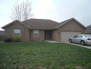Building Photo - 744 N Allison St