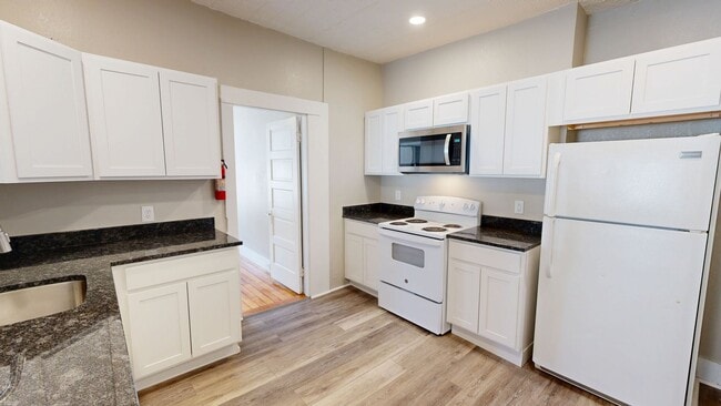 Interior Photo - 77 Union St
