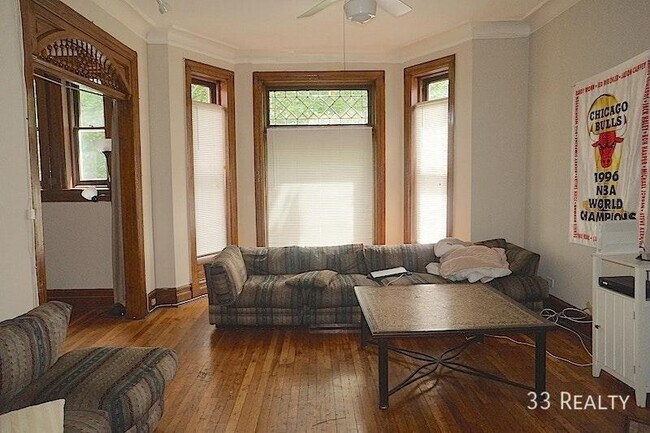 Foto del edificio - 2626 N Wilton Ave
