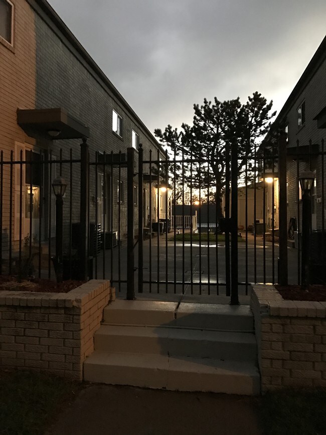Building Photo - 3640 S Indianapolis Ave