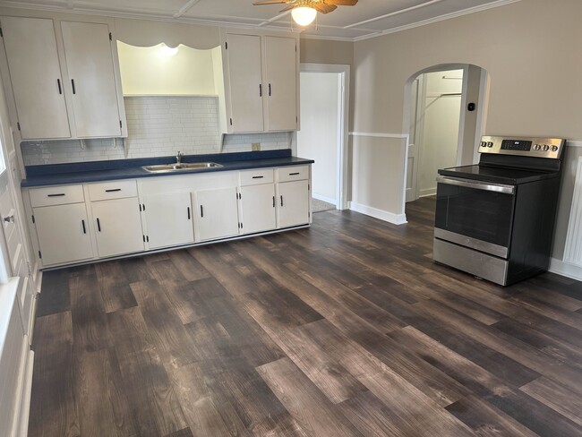 Building Photo - 3 S Garand St