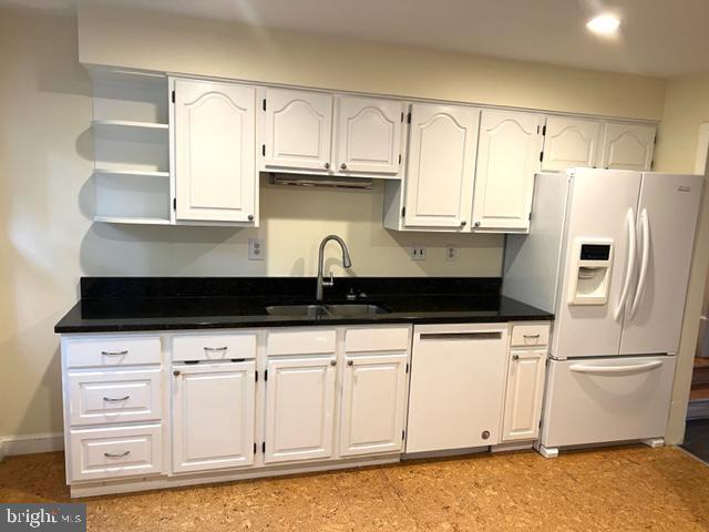Building Photo - 6324 Waterway Dr
