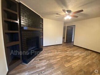 Building Photo - 1033 Alpine Ct