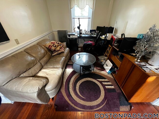 Building Photo - 2 Centre St