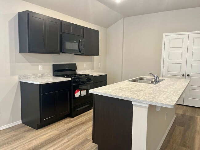Building Photo - New Construction 4 Bed, 2 Bath Near Lake O...