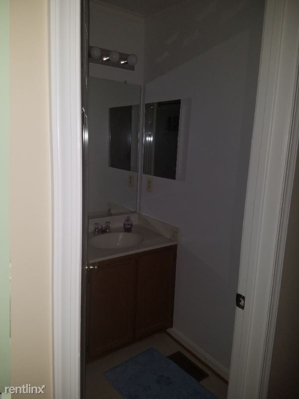 Building Photo - 3 br, 2.5 bath Townhome - 1135 Oakmoor Ct