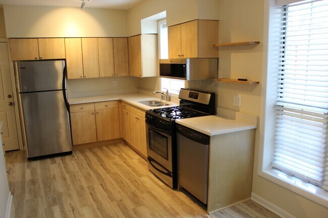 Foto del edificio - 527 N Marshfield Ave