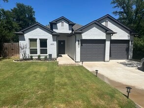 Building Photo - 4707 Llano St