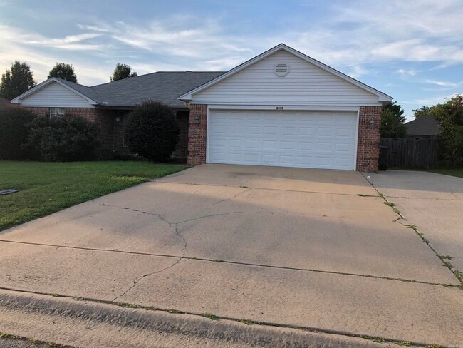 Building Photo - 2830 York Ln