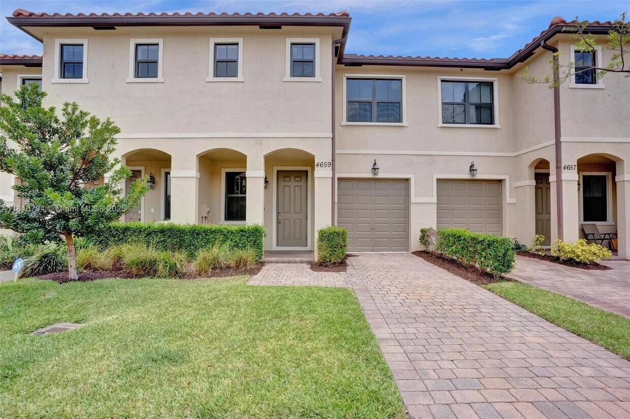 Foto principal - 4659 Silver Saw Ln