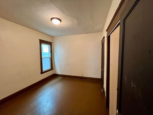 Building Photo - 3506 W Auer Ave