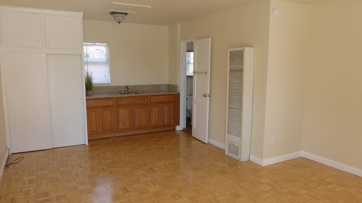 Building Photo - 317 Cucamonga Ave