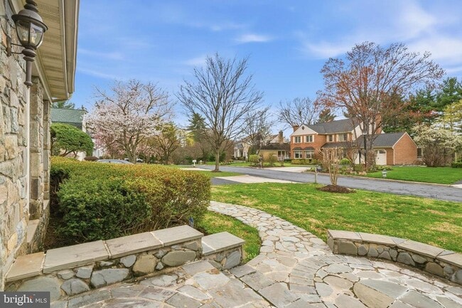 Foto del edificio - 7520 Royal Dominion Dr