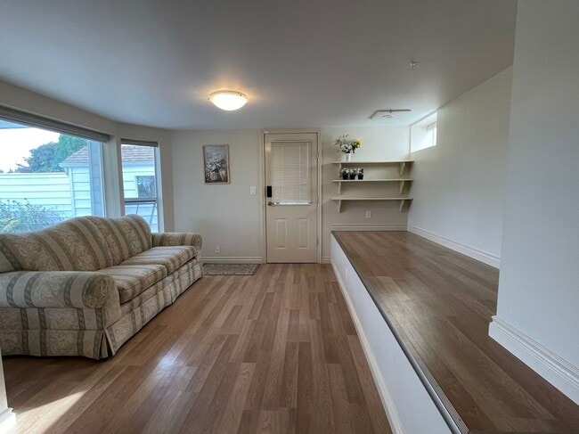 Building Photo - 1021 Tuxedo Dr