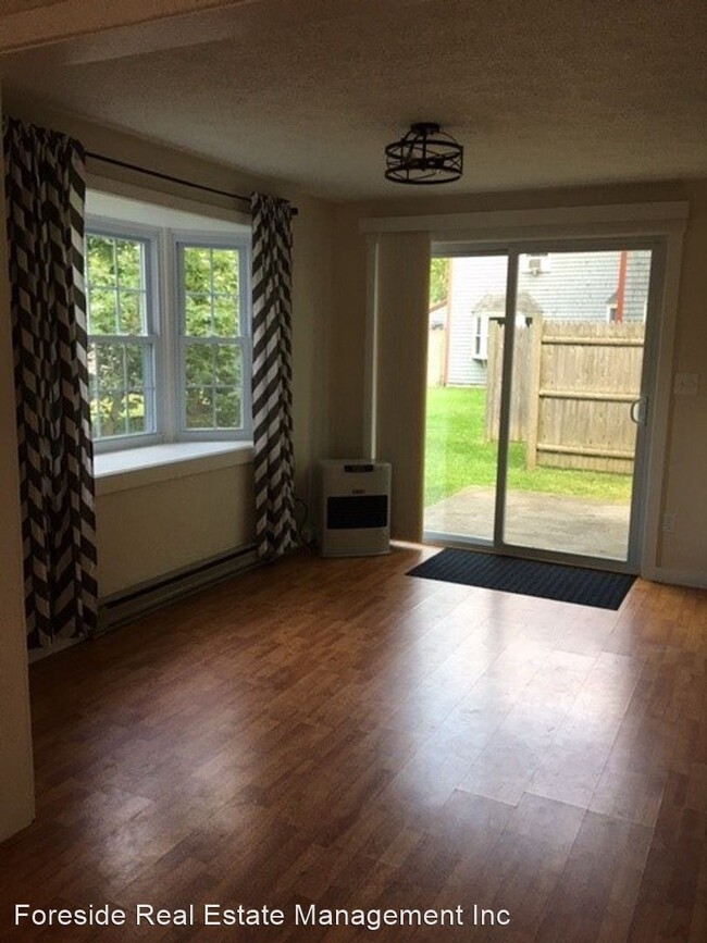 Building Photo - 2 br, 1.5 bath House - 48 Munroe Lane