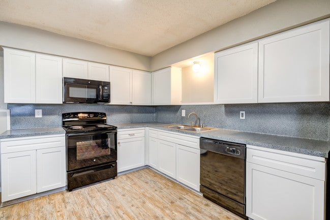 Building Photo - The Edmond Apartments