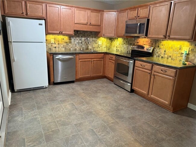 Building Photo - 4084 Hidden Hollow Dr