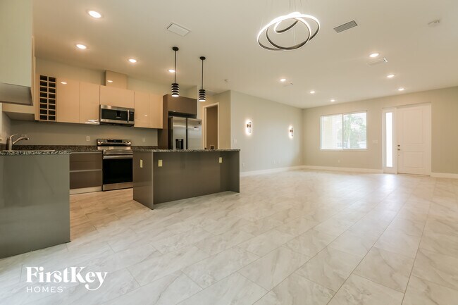 Foto del edificio - 4391 Cuthbert Ave