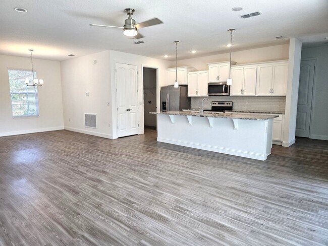 Foto del edificio - *****STUNNING 4/2 HOME IN PALM COAST 3 CAR GARAGE!