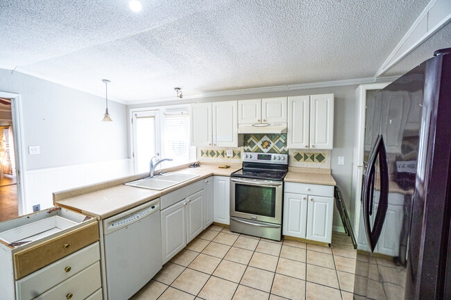 Building Photo - 3804 Denman Dr