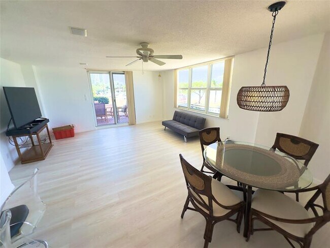 Building Photo - 1 Las Olas Cir
