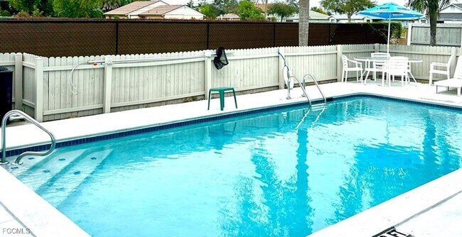 Foto del edificio - 1005 SW 48th Terrace